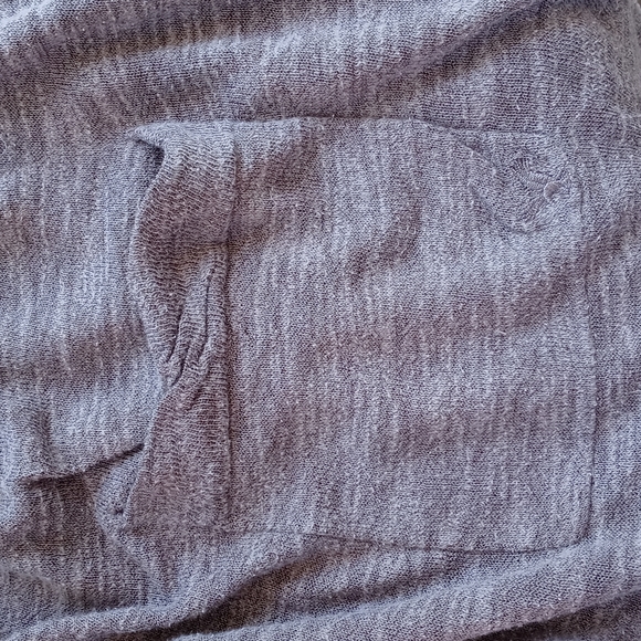 AMERICAN EAGLE OUTFITTERS THIN LONG SLEEVE BOTTOM BUTTON UP - Picture 4 of 9